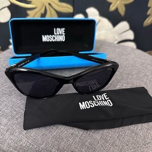 Love Moschino Black Cat-Eye Sunglasses with Blue Case